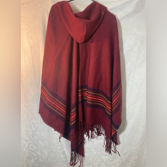 NWT The Paper Store Mia & Tess Justdo Ruana Red Holiday Plaid Trim Hood - Picture 6 of 13